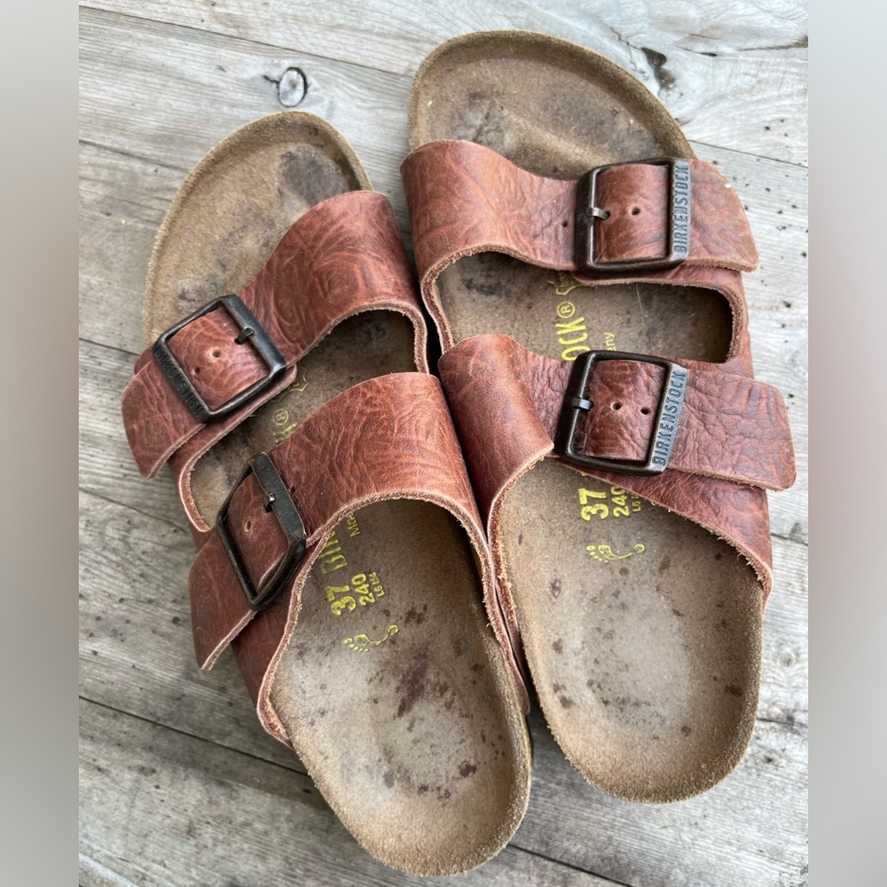 Vintage Birkenstocks - patterned leather